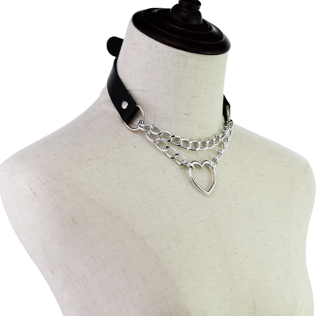 Choker mit Schnalle und herzförmigem Anhänger schwarz – Bild 4